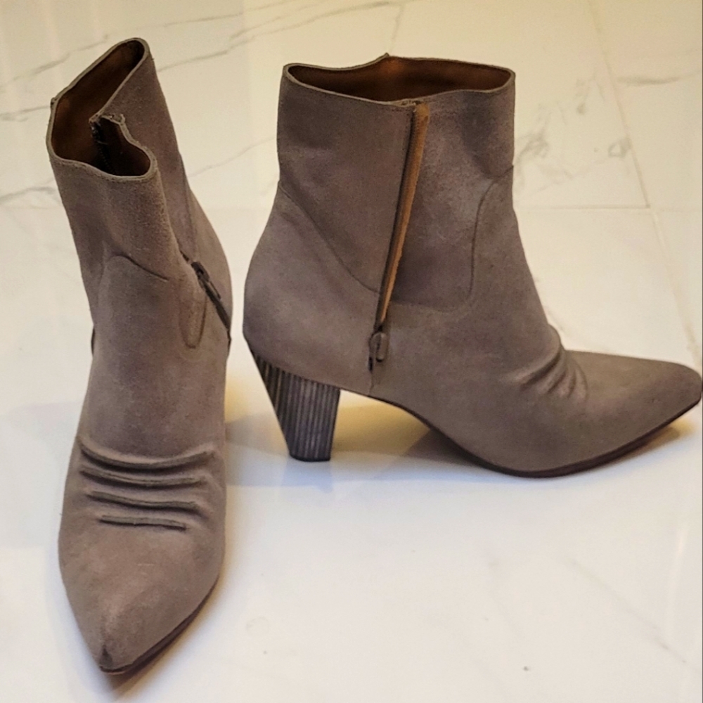Calleen Cordero; size 8; grey suede